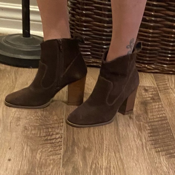 Steve Madden booties - brown suede - Picture 10 of 10
